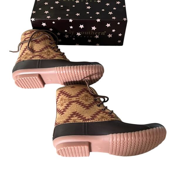 Simply Southern Duck Boots - Southwestern Aztec Print Womens Size 9 - New in Box - Picture 4 of 8
